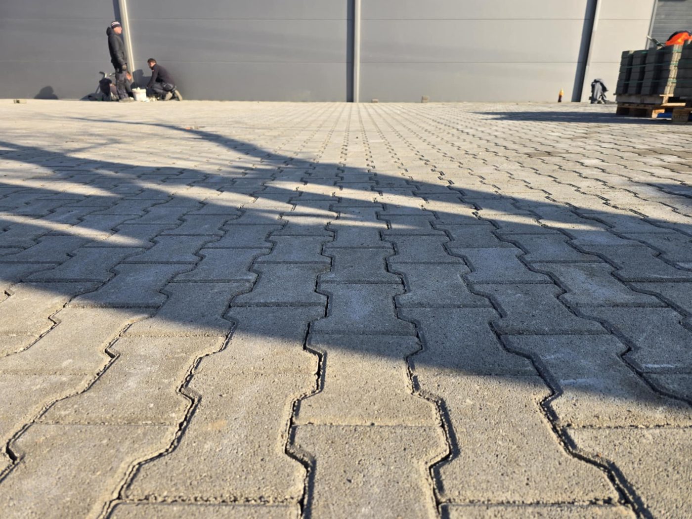 Plazos de obra de un aparcamiento de empresa – adoquinado